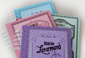 Foto das capas dos livros Pack Diário Lenormand - Sandra Souza. A foto ilustra o artigo Os 10 Melhores Livros sobre Baralho Cigano do site Ori Mystyco.