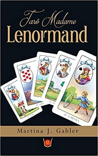 Foto da capa do livro Tarô Madame Lenormand - Martina J. Gabler. A foto ilustra este artigo do Ori Mystyco.