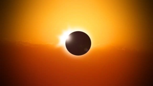 Foto de eclipse Solar. A Foto serve para ilustar o artigo Eclipse solar de 14 de dezembro de 2020 do Ori Mystyco.