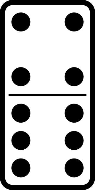 Foto de peça de dominó com quatro pontos na parte de cima e seis pontos na parte de baixo. A foto serve para ilustrar a Dominomancia online grátis ou Leitura de Dominós Online gratuita do site Ori Mystyco.
