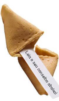 Foto de Biscoito da Sorte com papel saindo e frase Leia o seu conselho abaixo!. A foto serve para ilustrar a Leitura de Biscoito da Sorte Online Grátis do site Ori Mystyco.